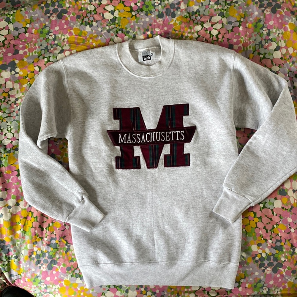 Vintage Lee Massachusetts Sweatshirt size Medium (runs small)